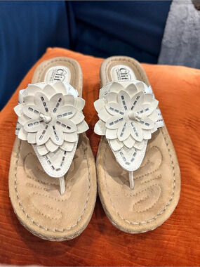 Cliffs by White Mountain Cynthia Flower Thong Sandals White US 8